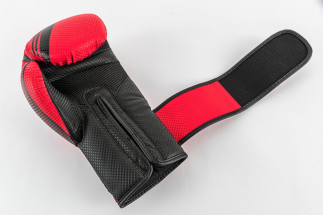 Боксерские перчатки UFC PRO Performance Rush Red,14oz 1050_700